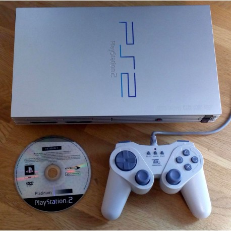 Playstation 2: Sølvfarget konsoll med Hitman