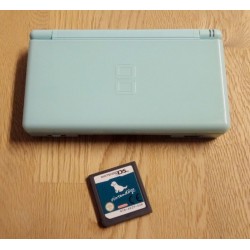Nintendo DS Lite spillkonsoll med strømforsyning