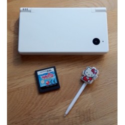 Nintendo DSi spillkonsoll med strømforsyning