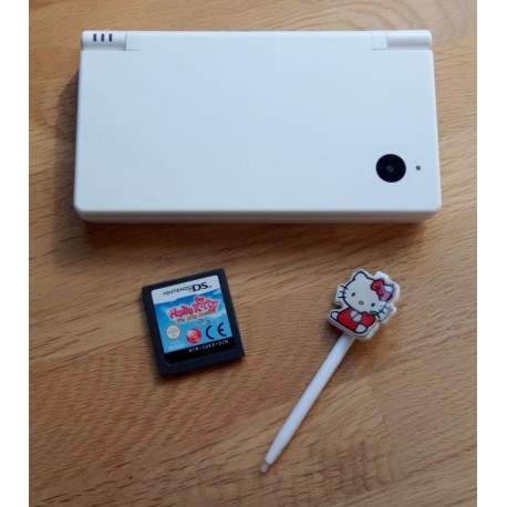 Nintendo DSi spillkonsoll med strømforsyning