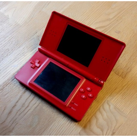 Nintendo DS Lite spillkonsoll med strømforsyning