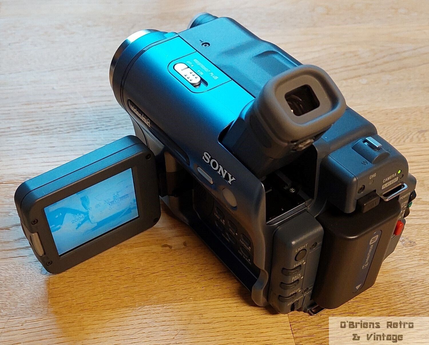 Handycam - CCD-TRV228E Camcorder i original eske - PAL - Video HI8 - Videokamera O'Briens Retro & Vintage