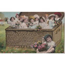 Barn med blomster i en kurv - Postkort