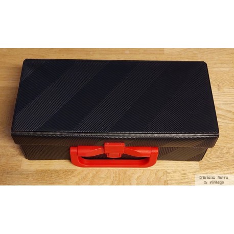 Rød og sort kassettkoffert - Oppbevaring