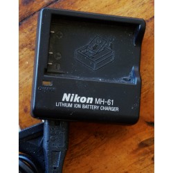 Nikon- Batterilader- MH-61