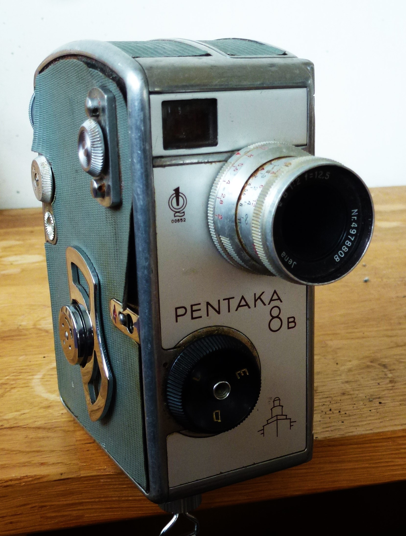 Pentacon Pentaka 8B 8mm ムービーカメラ Pentaka 8B 8mm camera | Science Museum Group Collection