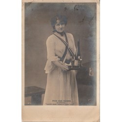 Miss Eva Moore as Kathie in Helen's Young Wife - Britisk skuespiller - Postkort