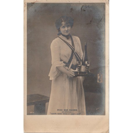 Miss Eva Moore as Kathie in Helen's Young Wife - Britisk skuespiller - Postkort
