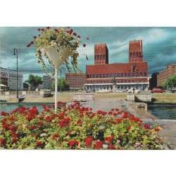 Oslo - Rådhuset - Med blomster - Postkort