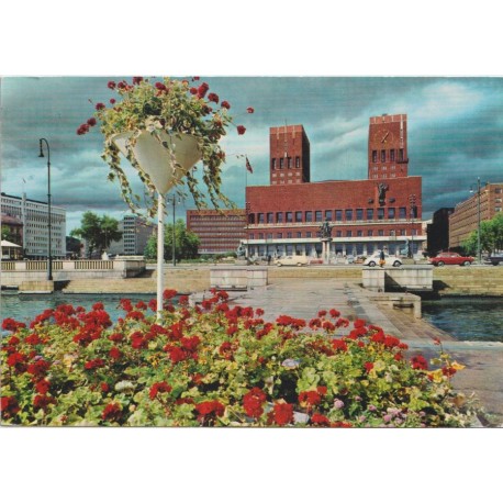 Oslo - Rådhuset - Med blomster - Postkort
