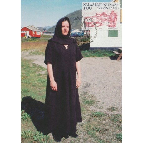 Reproduksjon av et plagg fra norrøn tid, håndvevd av Magga Karlsen – Post Greenland - Postkort